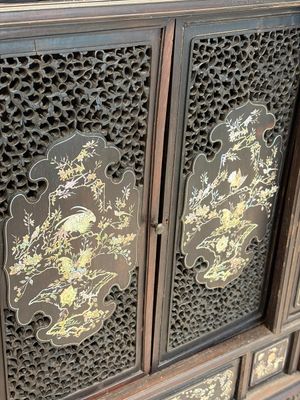 A fine Vietnamese mother-of-pearl-inlaid wooden cabinet, 19th C. — photo 11