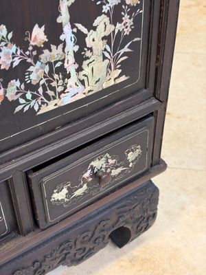A fine Vietnamese mother-of-pearl-inlaid wooden cabinet, 19th C. — photo 18