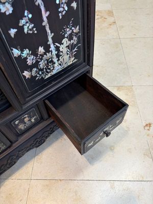 A fine Vietnamese mother-of-pearl-inlaid wooden cabinet, 19th C. — photo 23