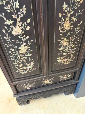 A fine Vietnamese mother-of-pearl-inlaid wooden cabinet, 19th C. — photo 25