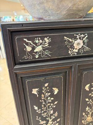 A fine Vietnamese mother-of-pearl-inlaid wooden cabinet, 19th C. — photo 26