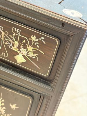 A fine Vietnamese mother-of-pearl-inlaid wooden cabinet, 19th C. — photo 3