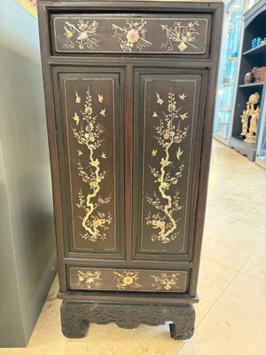 A fine Vietnamese mother-of-pearl-inlaid wooden cabinet, 19th C. — photo 4
