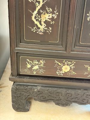 A fine Vietnamese mother-of-pearl-inlaid wooden cabinet, 19th C. — photo 6