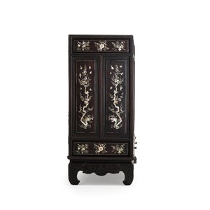 A fine Vietnamese mother-of-pearl-inlaid wooden cabinet, 19th C. — photo 6