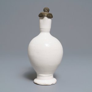 A fine white Dutch Delft jug with pewter cover, 2nd half 17th C. — photo 5