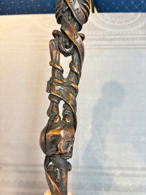 A finely carved boxwood 'vanitas' or 'memento mori' stick, 18/19th C. — 照片 15