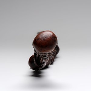A finely carved boxwood 'vanitas' or 'memento mori' stick, 18/19th C. — 照片 5