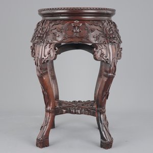 A finely carved Chinese hardwood marble top vase stand, 19th C. — photo 4