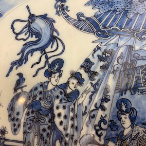 A finely painted and thin-walled large Dutch Delft blue and white chinoiserie dish, late 17th C. — photo 5