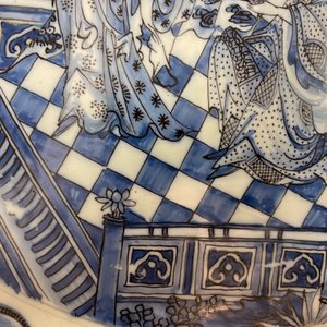 A finely painted and thin-walled large Dutch Delft blue and white chinoiserie dish, late 17th C. — photo 8
