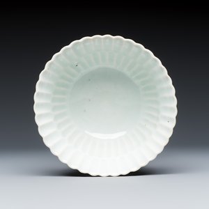 A five piece Chinese export porcelain part service with applied design of squirrels and grapevines — foto 8