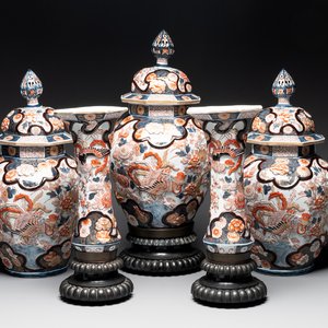 A five-piece Imari-style garniture with birds among flowering branches, incl. 3 stands, Samson, Paris, 19th C. — photo 1