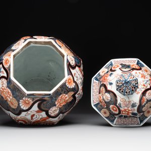 A five-piece Imari-style garniture with birds among flowering branches, incl. 3 stands, Samson, Paris, 19th C. — photo 12