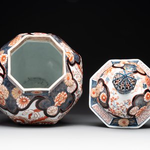A five-piece Imari-style garniture with birds among flowering branches, incl. 3 stands, Samson, Paris, 19th C. — photo 14