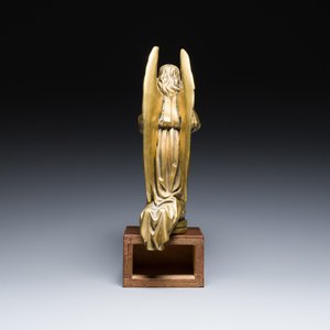 A Flemish brass sculpture of a winged angel with shield, 19th C. — 照片 4