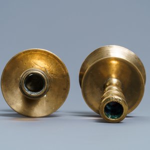 A Flemish bronze capstan candlestick and a disc candlestick, 16/17th C. — photo 6