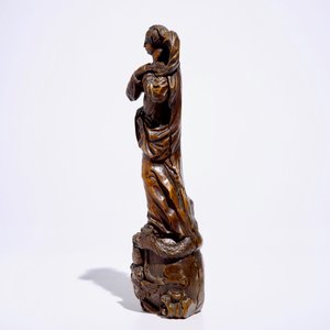 A Flemish carved boxwood figure of Madonna, Antwerp, 16/17th C. — photo 2