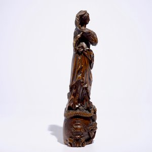 A Flemish carved boxwood figure of Madonna, Antwerp, 16/17th C. — photo 4