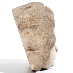 A Flemish carved marble cherub head, 16/17th C. — photo 2