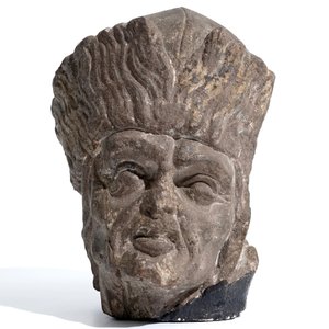 A Flemish carved stone bishop's head, 15/16th C. — 照片 2