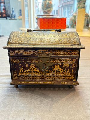 A Flemish gilt-tooled leather casket with hunting scenes, probably Antwerp, early 17th C. — 照片 1