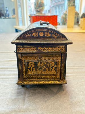 A Flemish gilt-tooled leather casket with hunting scenes, probably Antwerp, early 17th C. — 照片 2