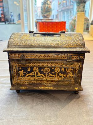 A Flemish gilt-tooled leather casket with hunting scenes, probably Antwerp, early 17th C. — 照片 3