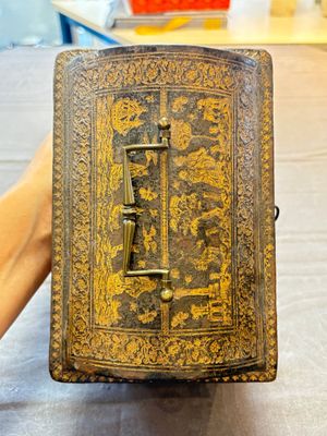 A Flemish gilt-tooled leather casket with hunting scenes, probably Antwerp, early 17th C. — 照片 5