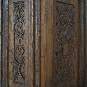 A Flemish oak credence with IHS panels, 16th C. with later adaptations — 照片 2