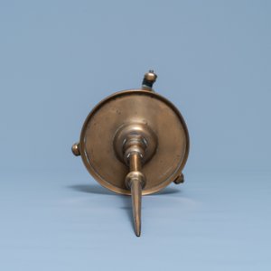 A Flemish or Dutch bronze candlestick, 14/15th C. — photo 6