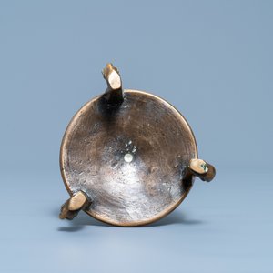A Flemish or Dutch bronze candlestick, 14/15th C. — photo 7