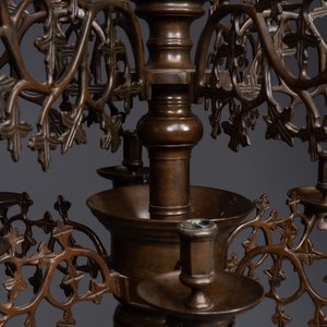 A Flemish or Dutch bronze Gothic Revival large bronze 'Madonna and Child' chandelier, 19th C. — photo 5