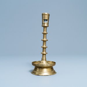 A Flemish or Dutch knotted bronze candlestick, 15th C. — photo 3