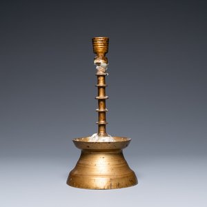 A Flemish or Dutch knotted bronze candlestick, 15th C. — 照片 1