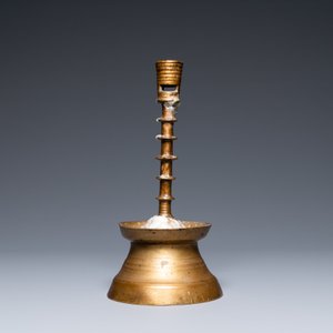 A Flemish or Dutch knotted bronze candlestick, 15th C. — 照片 4