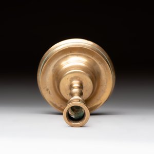 A Flemish or French knotted brass candlestick, 15/16th C. — photo 5