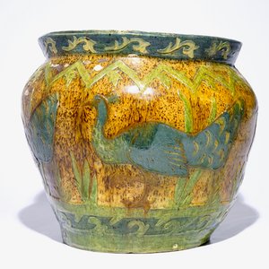 A Flemish pottery jardiniere with peacocks, signed LMV, Torhout, ca. 1900 — photo 2