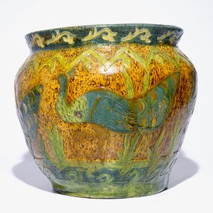 A Flemish pottery jardiniere with peacocks, signed LMV, Torhout, ca. 1900 — photo 4