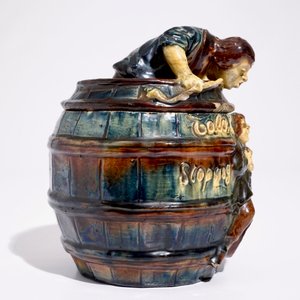 A Flemish pottery tobacco jar with a man in a barrel, prob. Vandevoorde workshop, 20th C. — photo 3