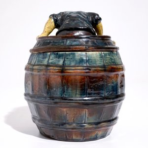 A Flemish pottery tobacco jar with a man in a barrel, prob. Vandevoorde workshop, 20th C. — photo 4