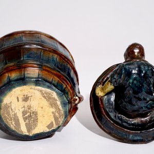 A Flemish pottery tobacco jar with a man in a barrel, prob. Vandevoorde workshop, 20th C. — photo 7