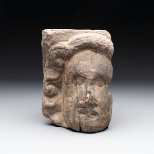 A Flemish sandstone fragment of a male head, 17th C. — 照片 2