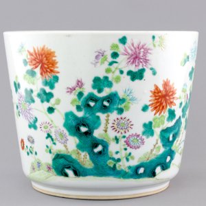 A floral Chinese porcelain famille rose jardiniere, 19th C. — foto 2