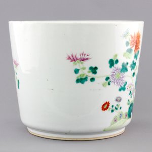 A floral Chinese porcelain famille rose jardiniere, 19th C. — foto 3