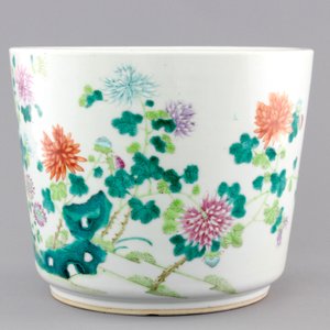 A floral Chinese porcelain famille rose jardiniere, 19th C. — foto 5