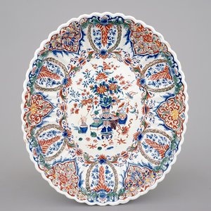 A fluted oval Dutch Delft dish in cashmere palette, ca. 1700 — photo 1