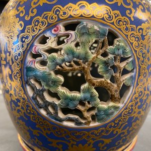A four-piece Chinese famille rose revolving and reticulated vase, Qianlong mark, Republic — 照片 29