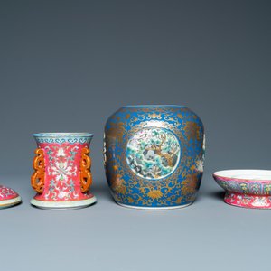 A four-piece Chinese famille rose revolving and reticulated vase, Qianlong mark, Republic — 照片 10