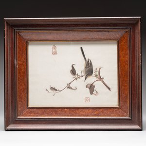 A framed Chinese 'bird on branch' silk embroidery, 20th C. — 照片 1